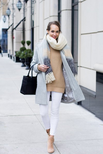 Light gray cocoon coat with pink sweater and white short jeans