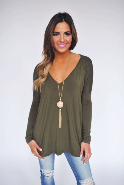 Green boho style long sleeve V-neck tunic top with necklace