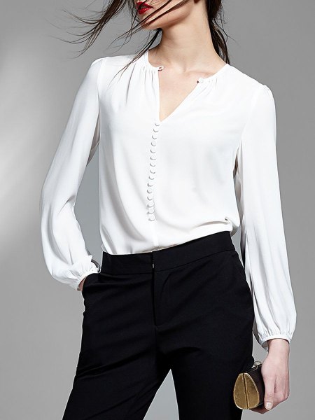 White V-neck blouse and black high-rise skinny jeans