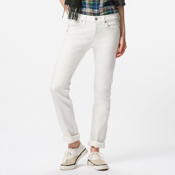 White skinny jeans with flannel lining and low-top sneakers in soft pink