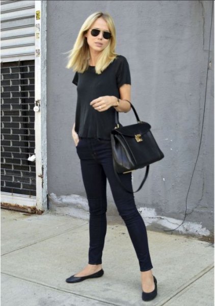 All black outfit with t-shirt skinny jeans and ballet flats