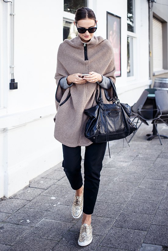How to Wear Cape Sweater: 12 Cozy & Attractive Outfit Ideas for Ladies