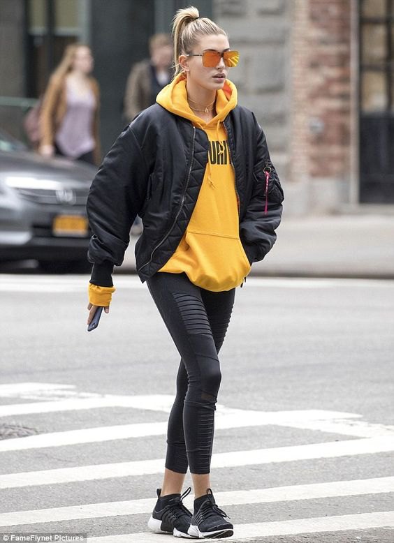 15 Cheerful & Youthful Mustard Yellow Hoodie Outfit Ideas for Ladies