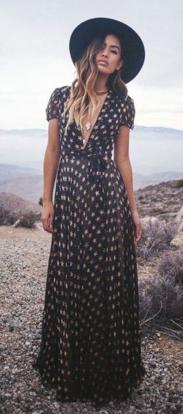 Black and blush star print V-neck short sleeve maxi dress