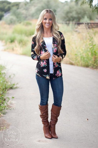 Black and pink floral cardigan with dark blue skinny jeans