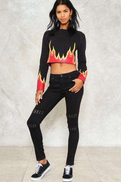 Black and red cropped graphic sweater with skinny jeans