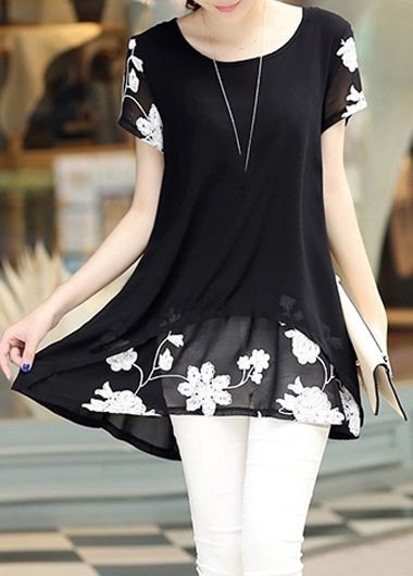 Black and white floral tunic blouse and skinny jeans