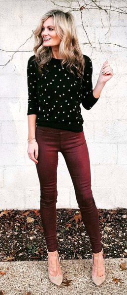 Black and white polka dot crew neck sweater, jeans and light pink heels