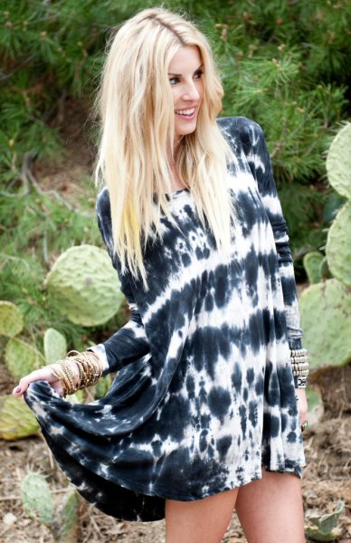 Black and white tie-dye long sleeve shirt dress with sandals