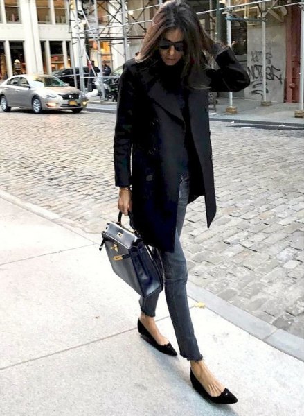 Black blazer with gray slim fit jeans and pointy ballerinas