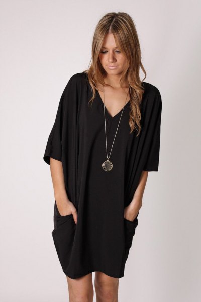 Black tunic dress with half sleeves and side pockets and V-neckline