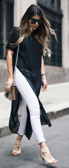 Short-sleeved black maxi blouse with a high slit and cuffed white jeans