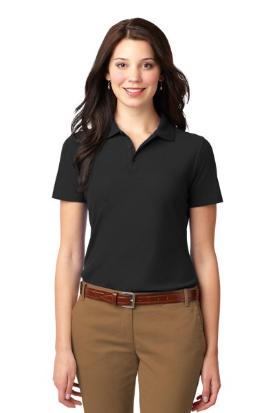 Black polo shirt with green slim-fit chinos