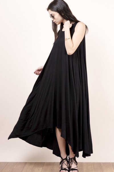 Black maxi dress with a scoop neckline