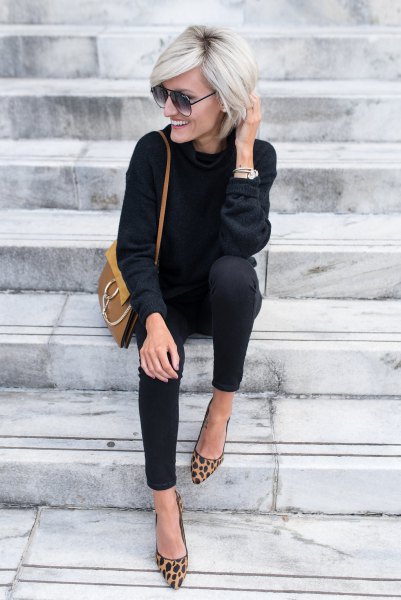 black sweater with matching skinny jeans
