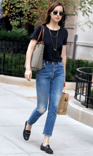 Black t-shirt with blue slim fit ankle jeans and loafers