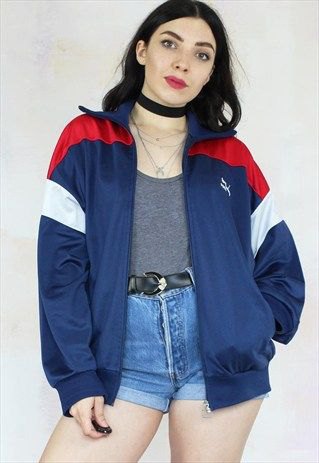 Blue and red vintage windbreaker with high waist denim shorts
