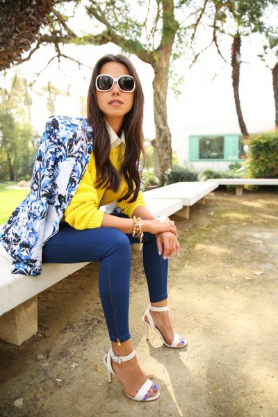 blue printed blazer with lemon yellow sweater and skinny jeans