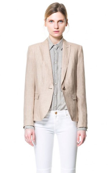 pink linen jacket with white skinny jeans