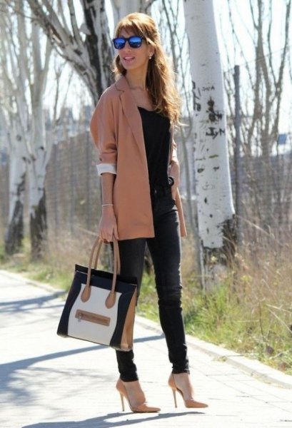 Long, slim-fitting blazer in soft pink with a black tank top and skinny jeans