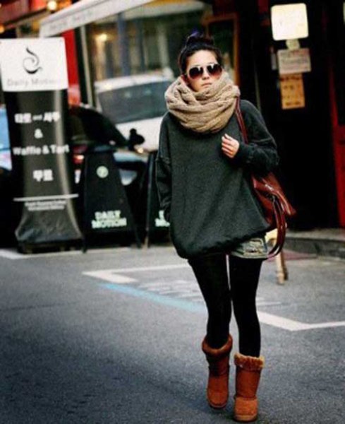 Rouge pink scarf with gray sweater and black skinny jeans
