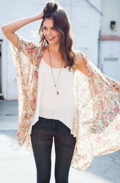 Light pink short sleeve sheer chiffon cardigan paired with dark blue skinny jeans