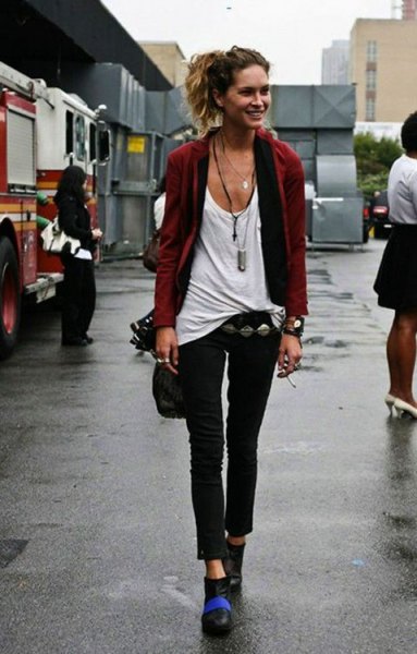 Burgundy blazer with white scoop neck tank top and black ankle slim jeans