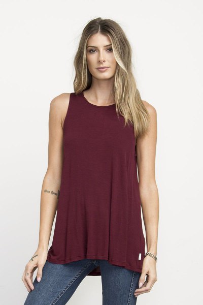 Burgundy tunic tank top with grey-blue skinny jeans