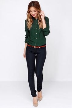 Shirt with buttons and black jeans with a tapered leg