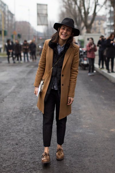 Camel-colored longline blazer with black slim-fit jeans and slouch hat