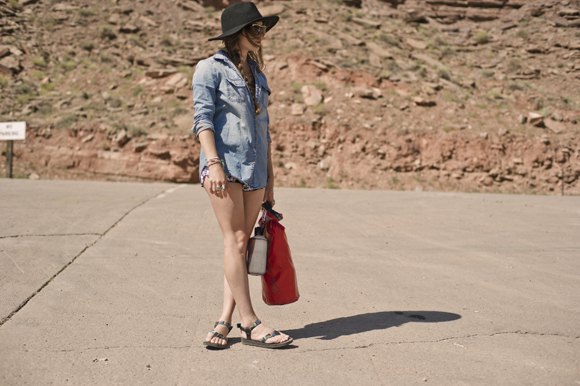 Chambray shirt with buttons, mini jean shorts and comfortable
sandals