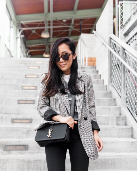 Checked blazer with white printed t-shirt and black skinny jeans