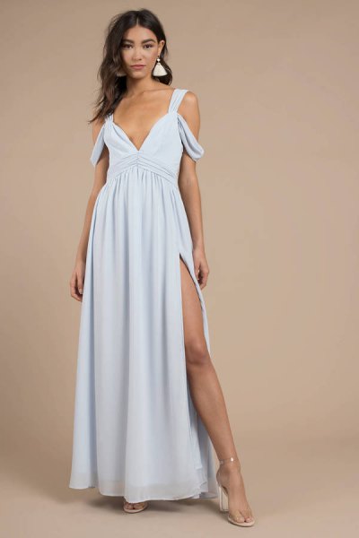 Strapless maxi dress with a deep V-neckline, a flared silhouette
and a high slit