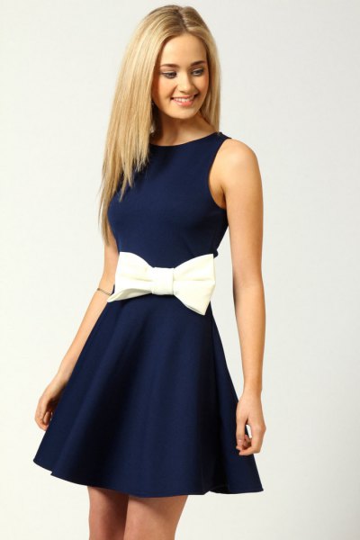 Navy blue short dress with a slim fit and a flared ribbon waistband