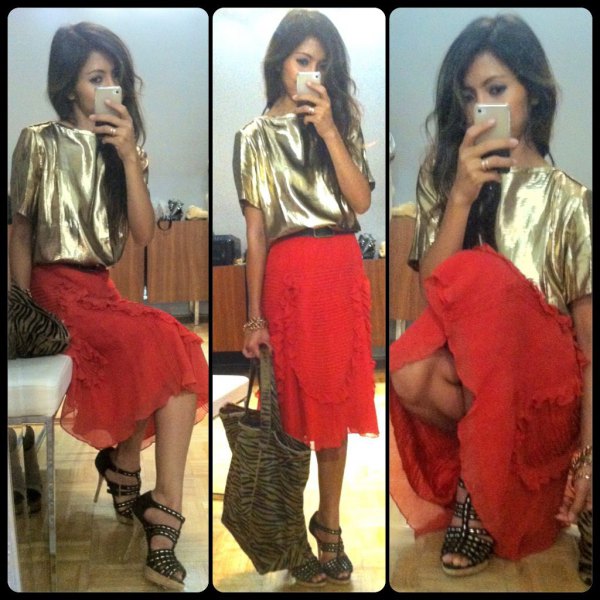 Short sleeve t-shirt in gold metallic with red midi skirt