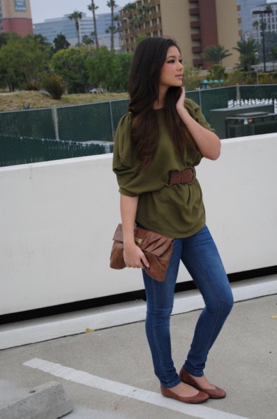 Green blouse with half sleeves, blue skinny jeans and ballet
flats