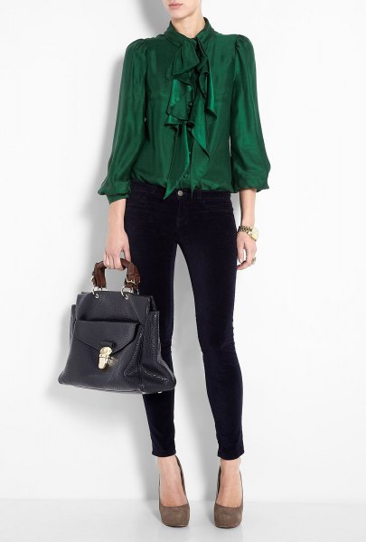 Green blouse with a ruffle bow and black ankle-length skinny jeans