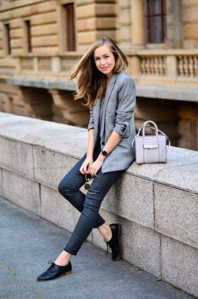 gray blazer with dark blue skinny jeans and oxford shoes