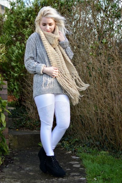 Gray cable knit chunky sweater with blush fringe scarf