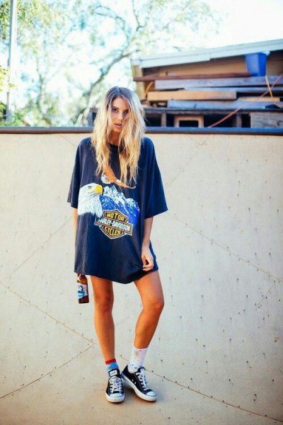 Gray oversized graphic tee with crew socks and low top sneakers