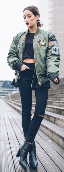 Gray pilot jacket with patches, black short t-shirt and leather boots