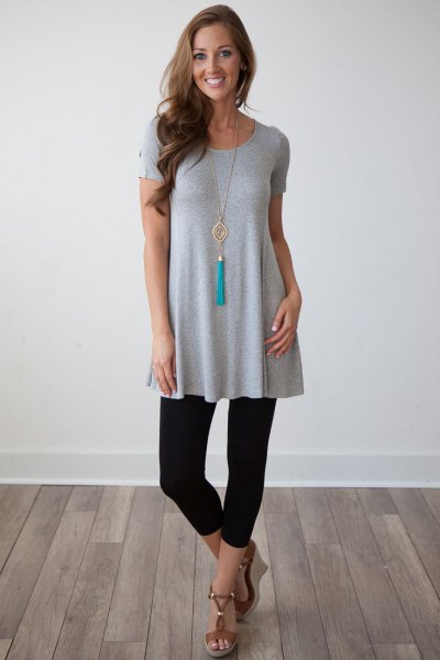 Gray peplum short sleeve tunic top with cropped leggings
