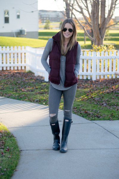 Gray tunic long sleeve t-shirt with black hooded vest and ripped
jeans