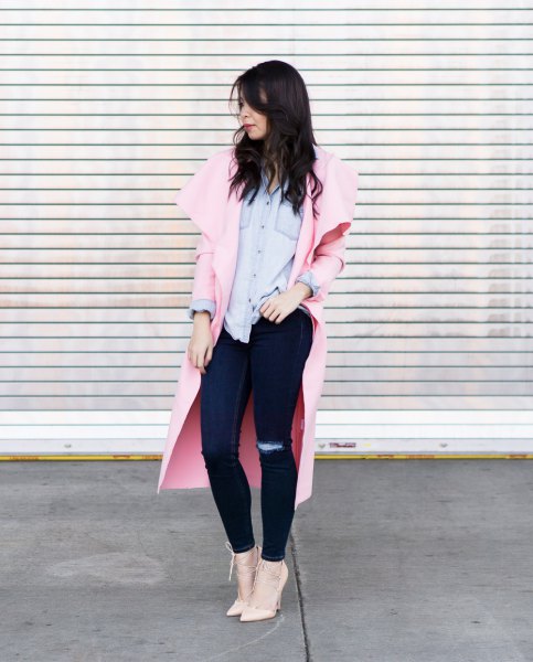 Ivory longline blazer with light blue chambray shirt and pink heels