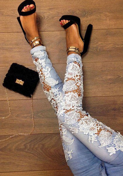 light blue skinny jeans with black and gold heels