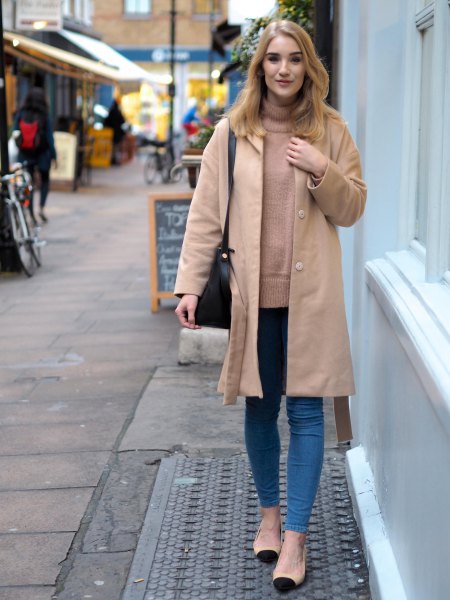 Light, camel-colored long coat with crepe sweater with stand-up collar