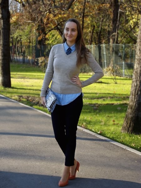 Light gray fitted V-neck sweater, blue collar shirt and tie