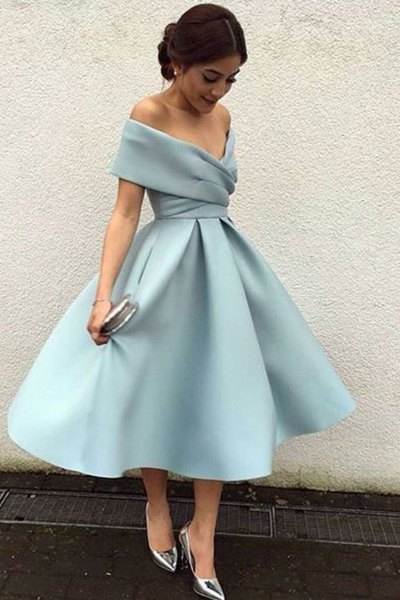 Off the shoulder midi dress in light blue with a flared cut and
fit