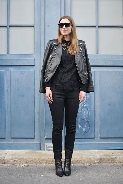 Motorcycle jacket with skinny jeans and black leather shoes