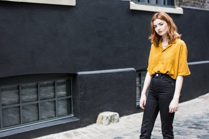 The best mustard shirt outfit ideas for women